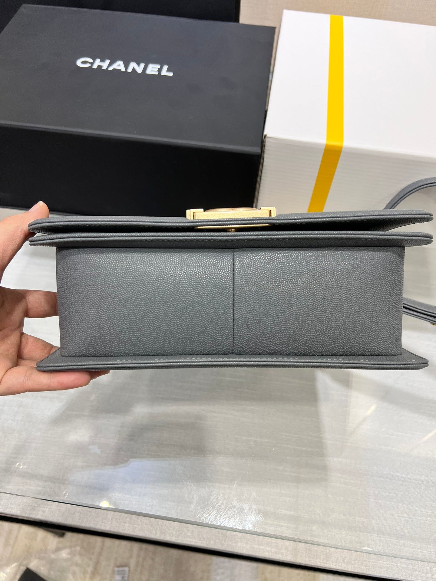 BOY BAG متوسط 25 DARK رمادي Caviar إكسسوارات ذهبية