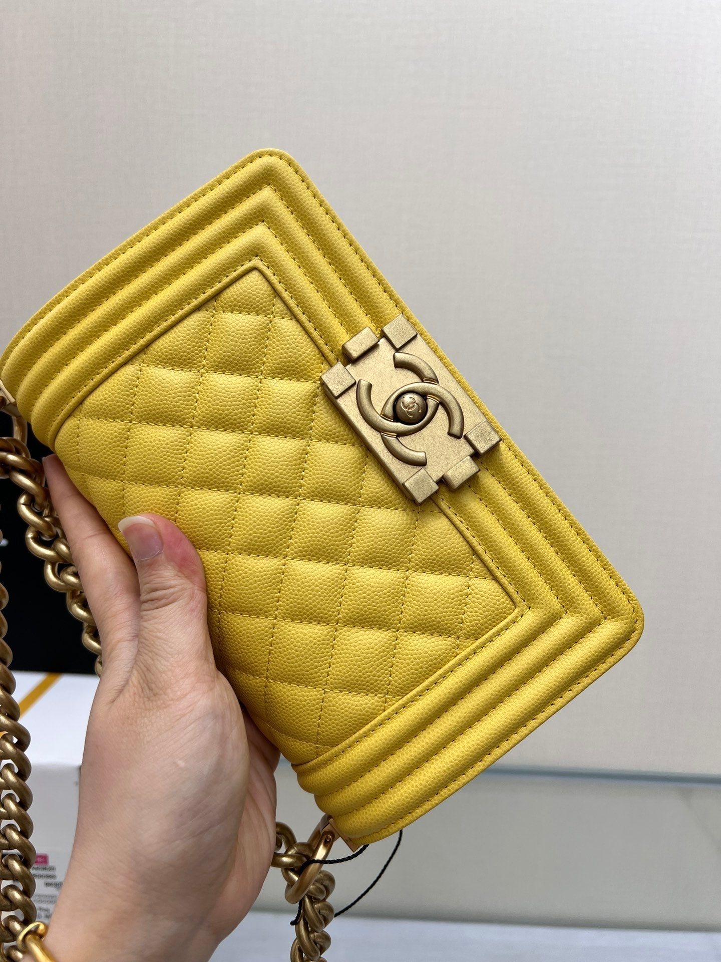 BOY BAG صغير 20 Yellow Caviar إكسسوارات ذهبية