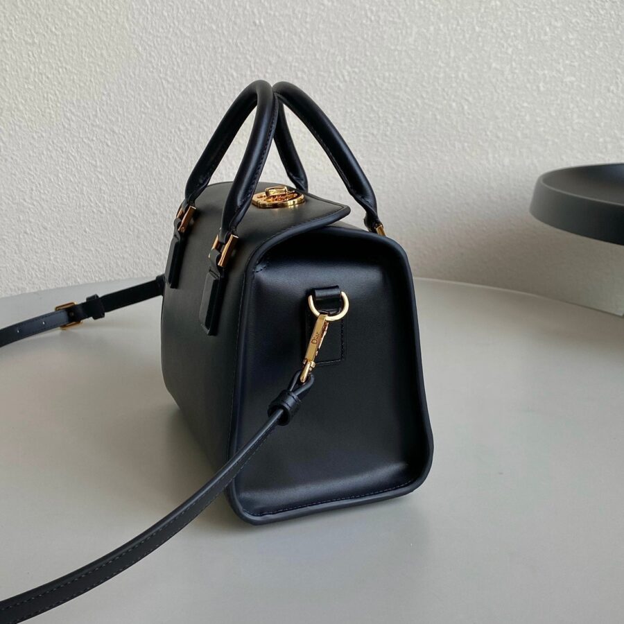Designer handbag black – front view