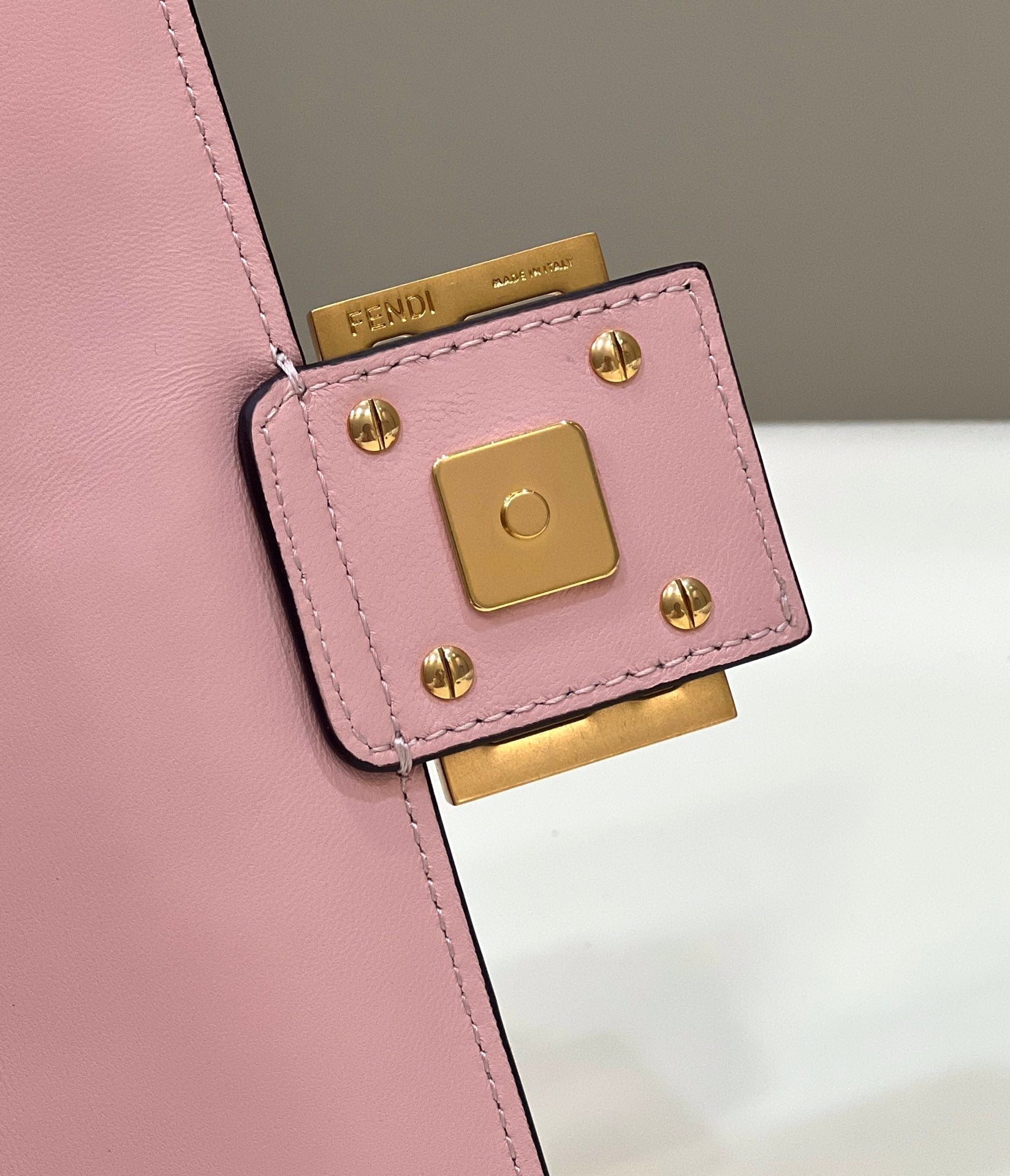 Baguette 27cm وردي Lambskin إكسسوارات ذهبية