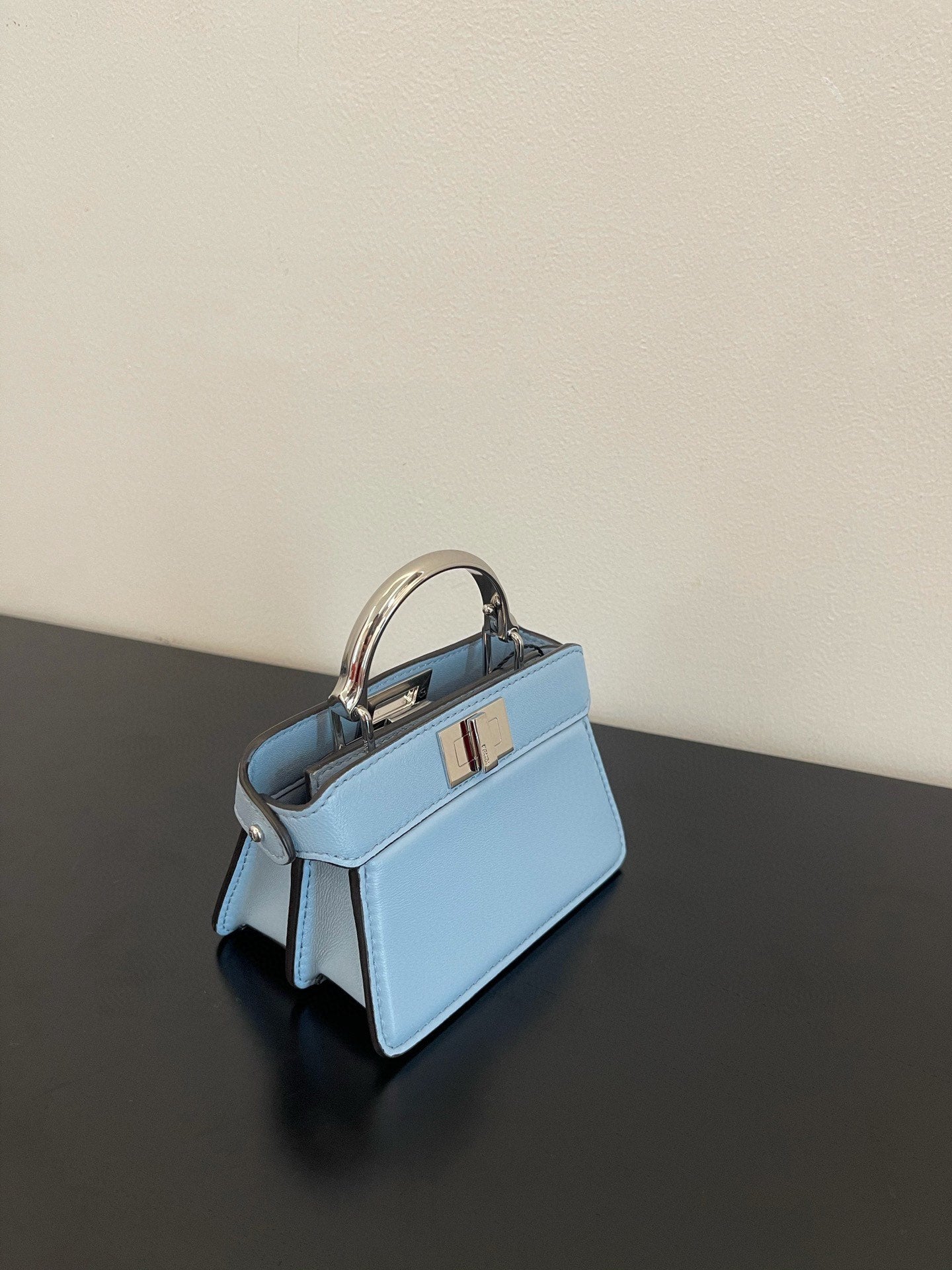 Fendi Peekaboo Iseeu Micro 12 BAG IN Light أزرق جلد عجل WITH ذهبي …