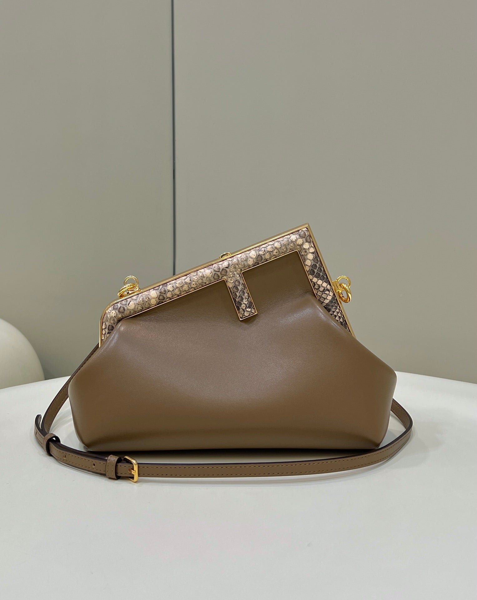 Fendi First صغير 26 Coffee بني جلد BAG WITH Exotic Details