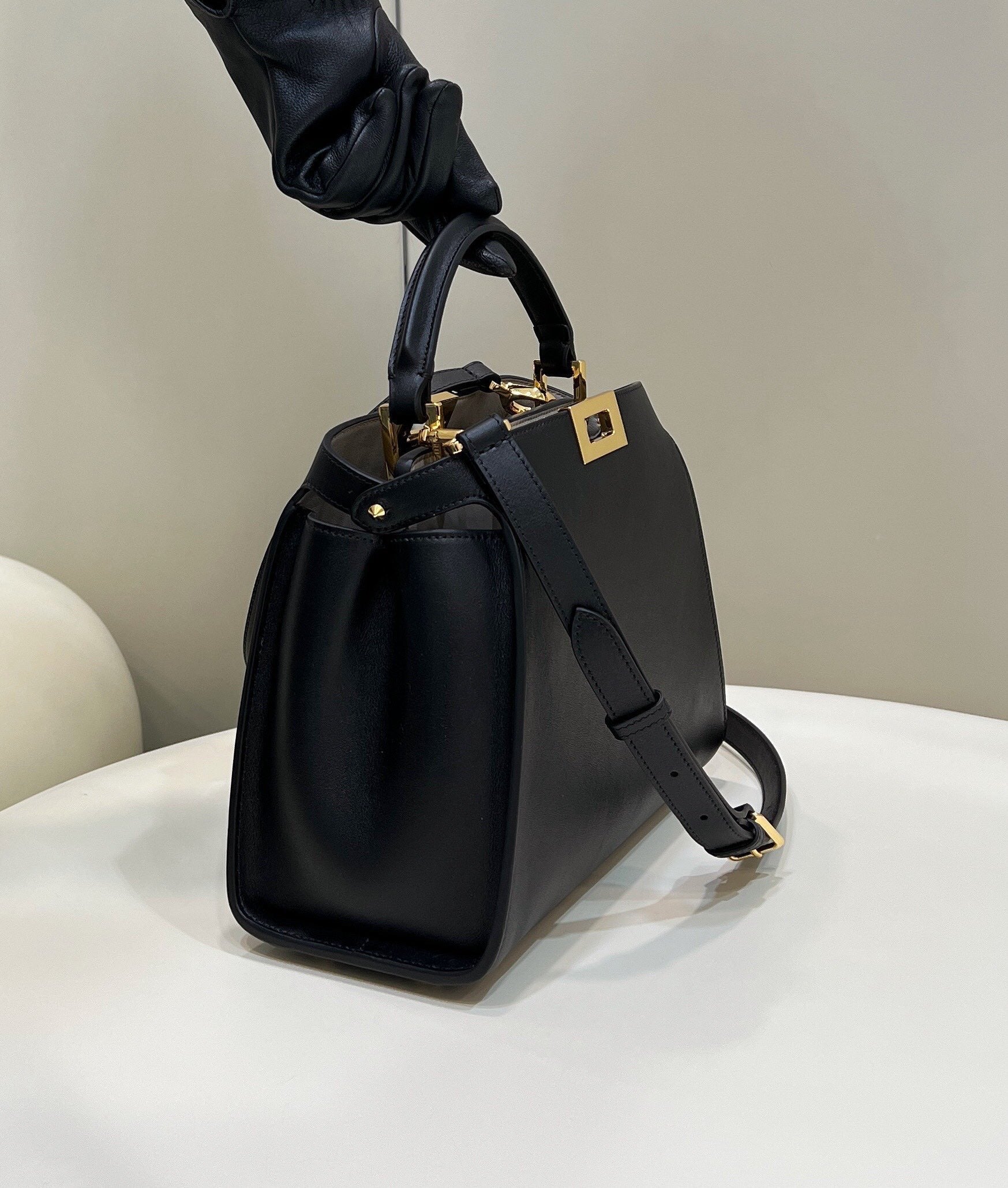 Fendi Peekaboo 27 IN أسود جلد عجل WITH إكسسوارات ذهبية