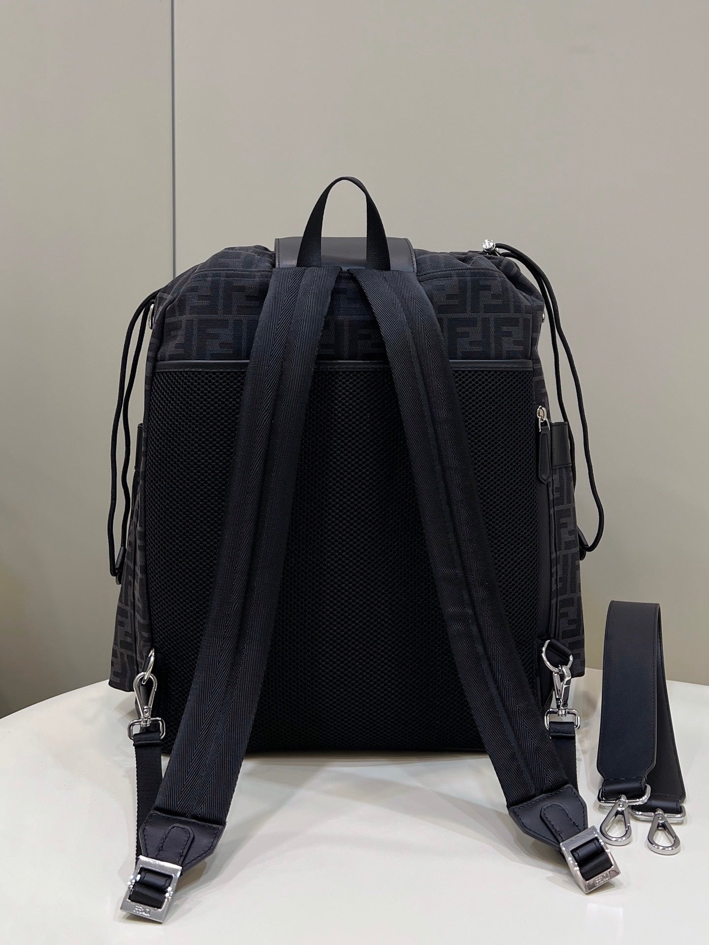 Fendi Strike كبير 46 FF أسود Jacquard Fabric Backpack