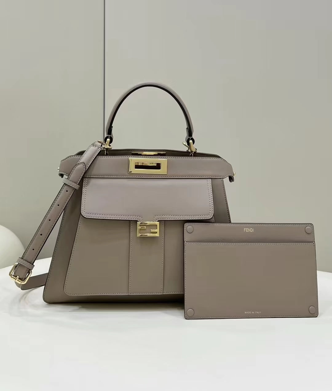 Fendi Peekaboo 33 BAG IN Khaki جلد عجل WITH حزام إكسسوارات ذهبية