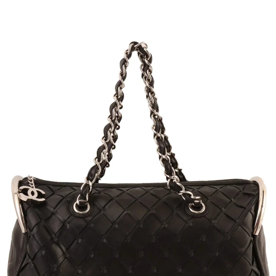 Chanel handbag black – front view