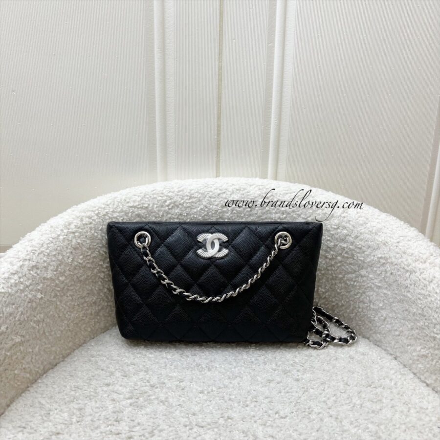 Chanel Clutch black bag – front view