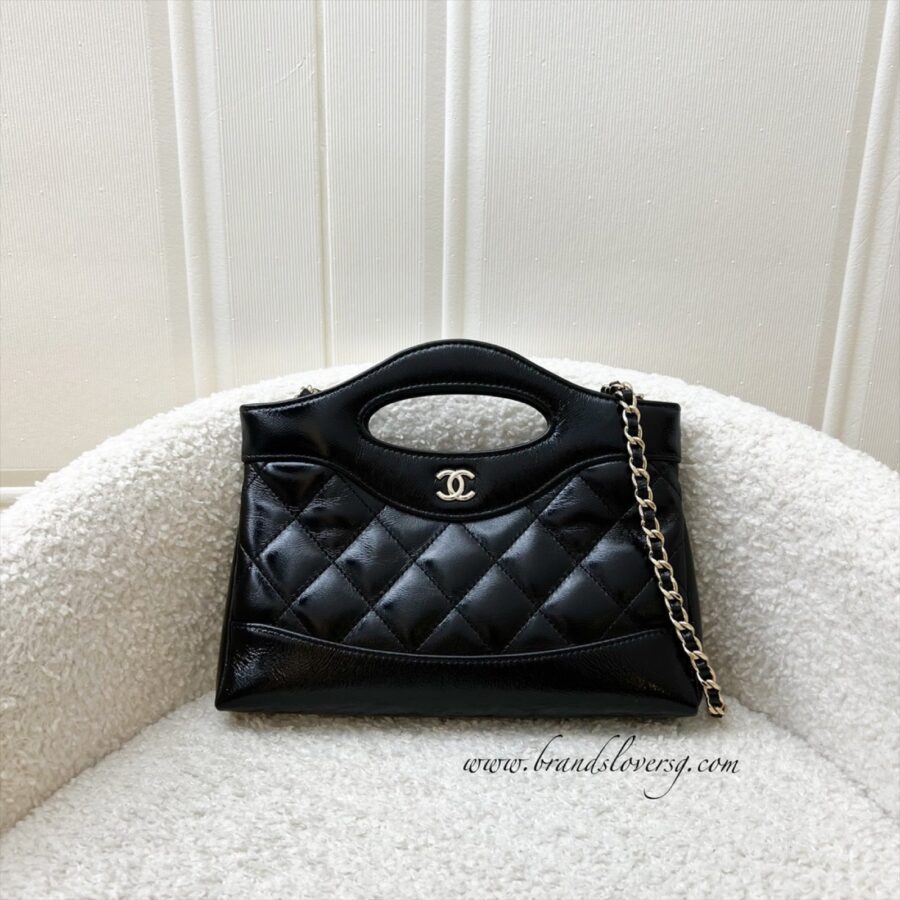 Chanel handbag black – front view