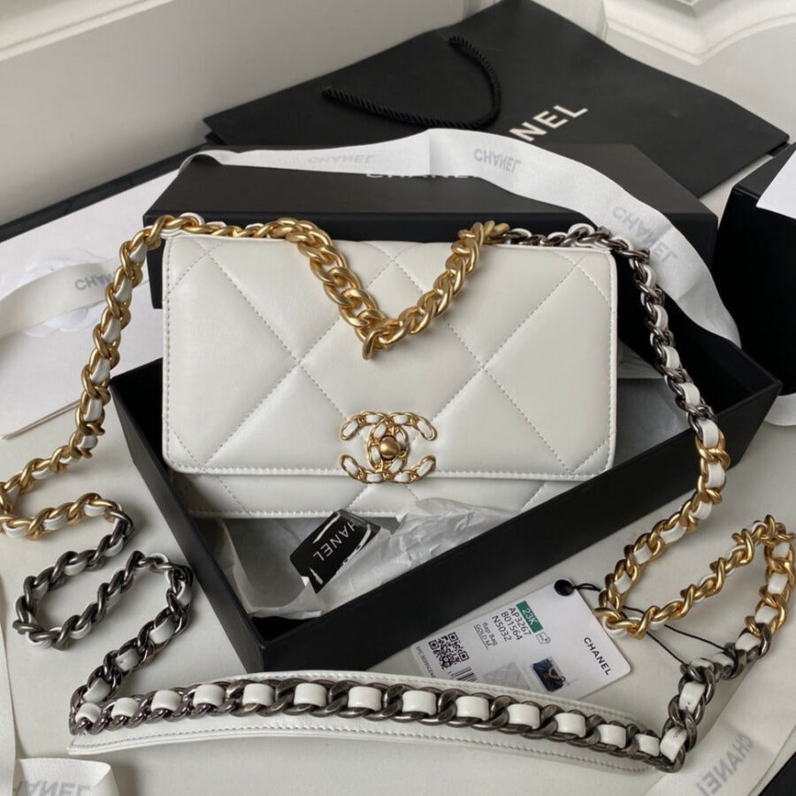 Designer handbag gold – front view