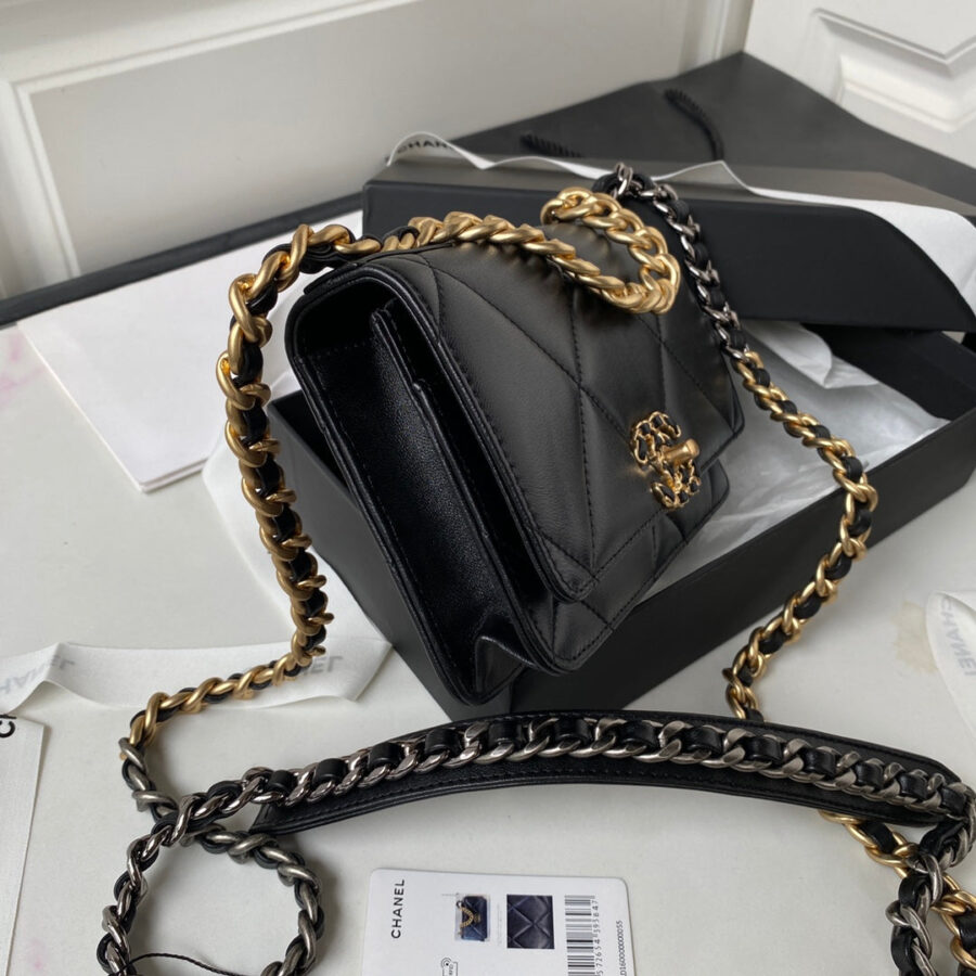 Designer handbag gold – front view