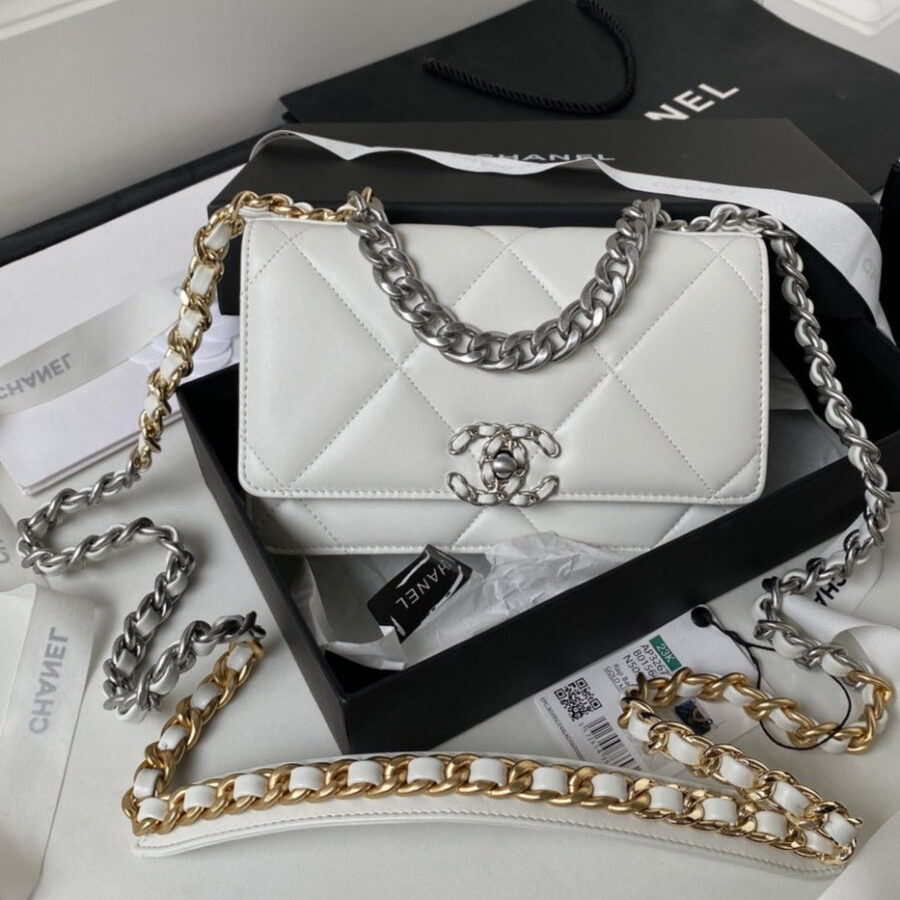 Designer handbag white – front view