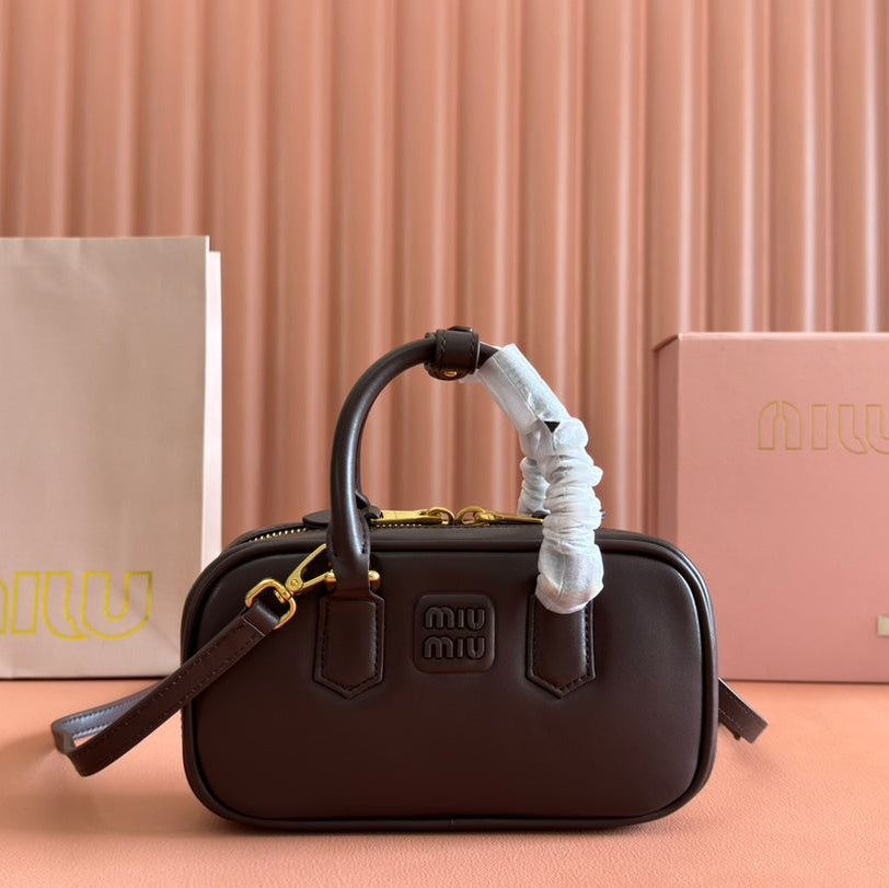 ARCADIE BAG 19 IN TAMARIND BROWN SHINY CALFSKIN | Studio Nafay