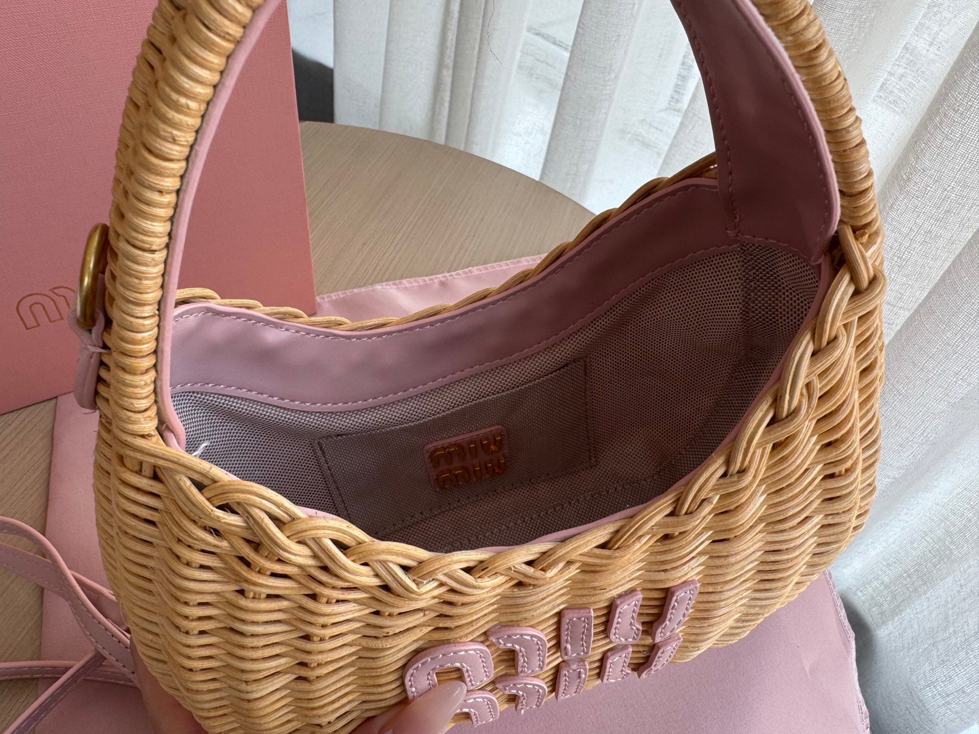 Wander Wicker HOBO BAG 20 IN بني Handwoven WITH وردي جلد عجل LOGO
