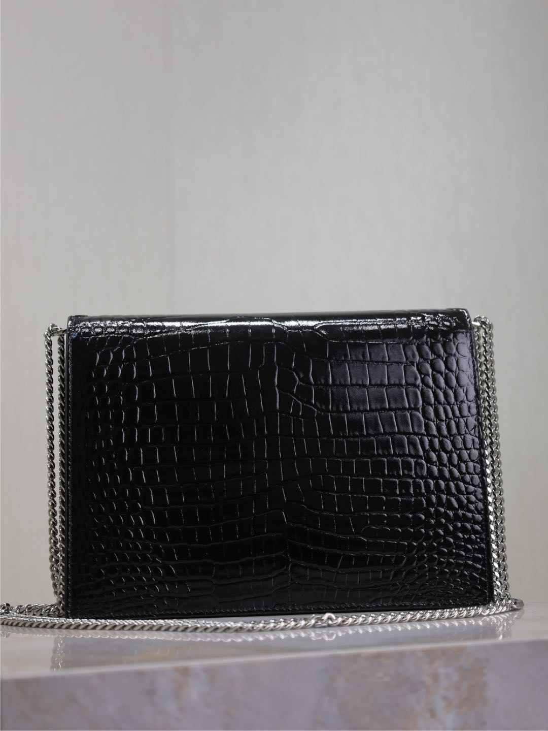 CASSANDRA سلسلة BAG 22 IN أسود CROCODILE PATTERN جلد عجل إكسسوارات فضية